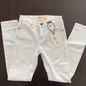 Brand new white skinny jeans-with real pockets!:)